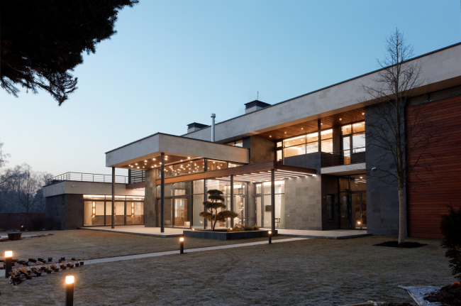Hampton House. Country residence. Nighttime backlighting. Construction, 2016 � Roman Leonidov architectural bureau