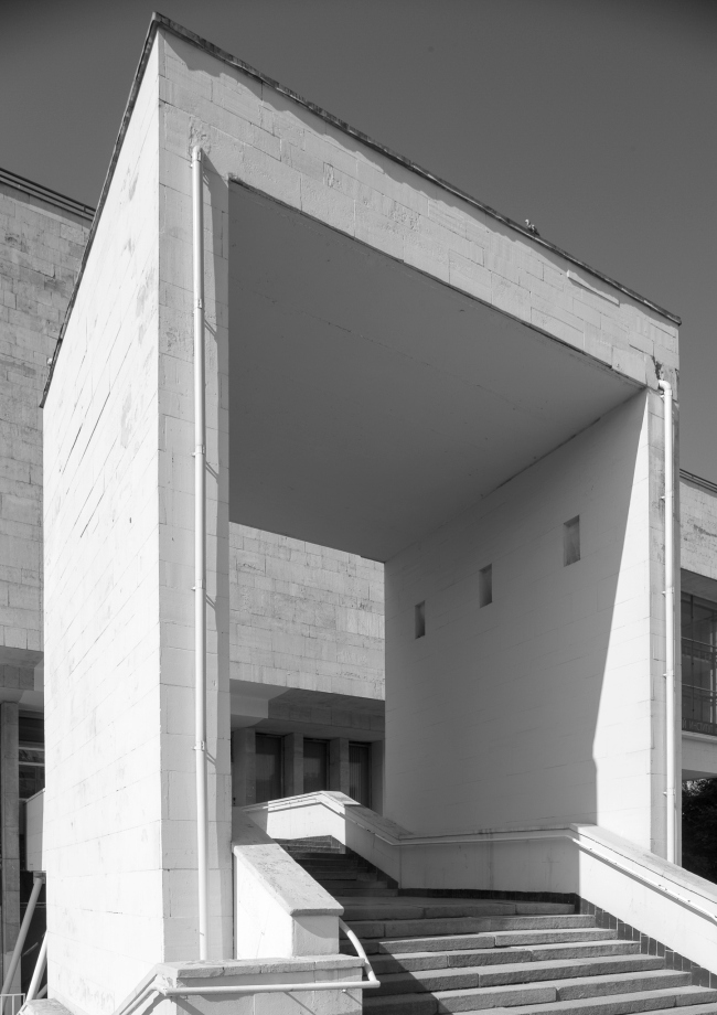 The INION building of the Russian Academy of Sciences � Yuri Palmin