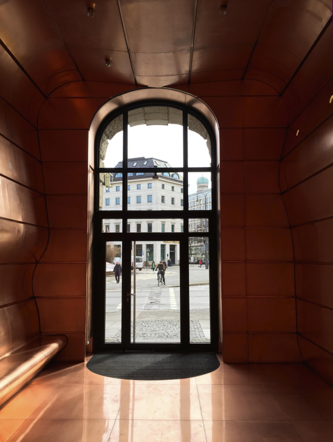 ������������� ������� ���� ������������� ������ �� ���������� � Peter Ebner