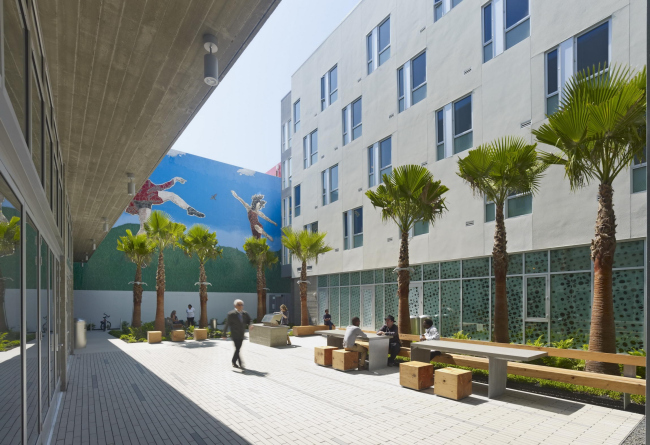 Richardson Apartments affordable housing with �Dancers� mural � Bruce Damonte
