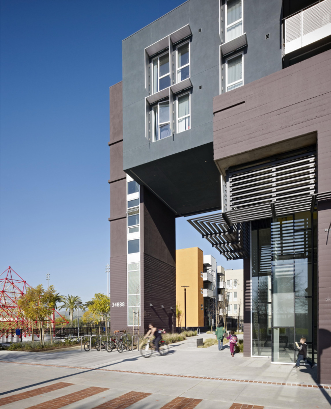 Station Center Family Housing with �Taking Root� mural � Bruce Damonte