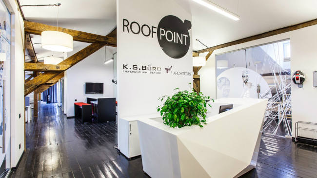 Интерьер медийной площадки Roof Point © T+T Architects