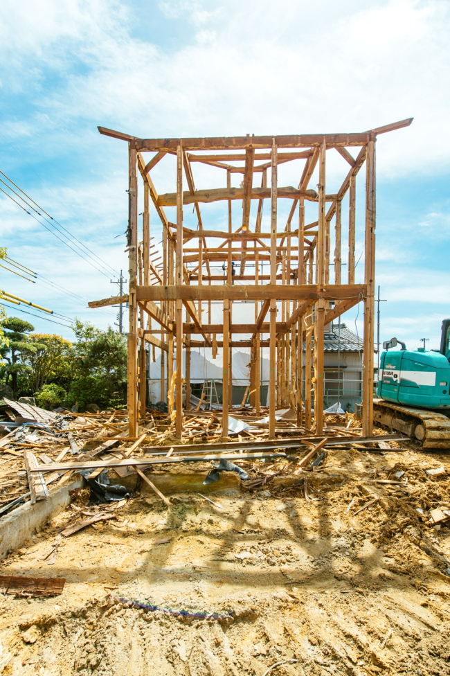 ������� ��� Clover House � Dan Honda