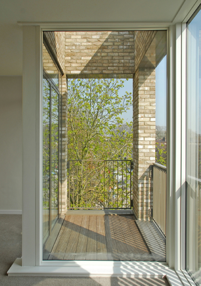 ����� �������� Ely Court � Nelson Carvalho