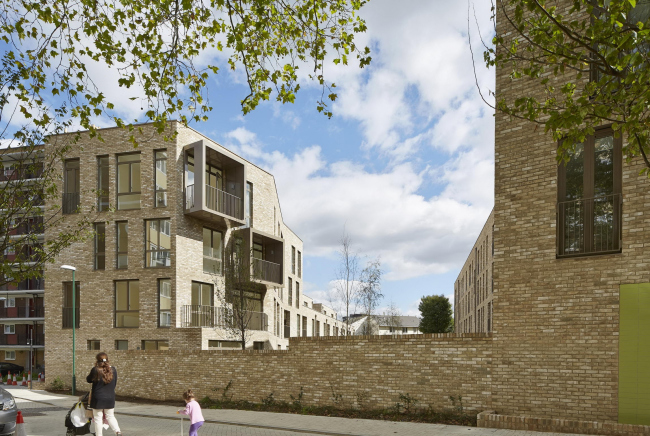 ����� �������� Ely Court � Paul Riddle