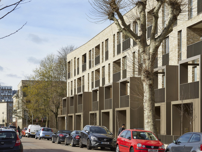 ����� �������� Ely Court � Paul Riddle