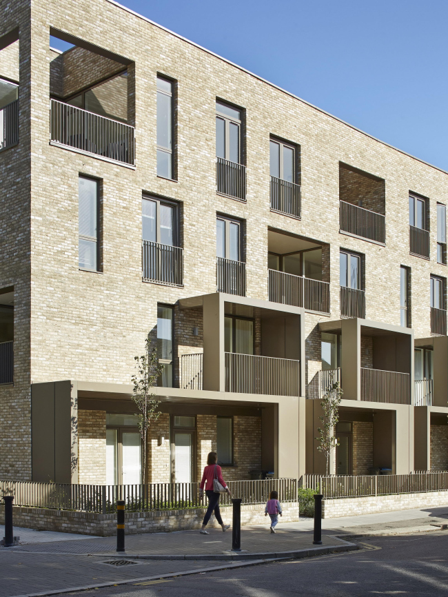 ����� �������� Ely Court � Paul Riddle