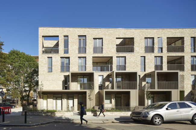 ����� �������� Ely Court � Paul Riddle