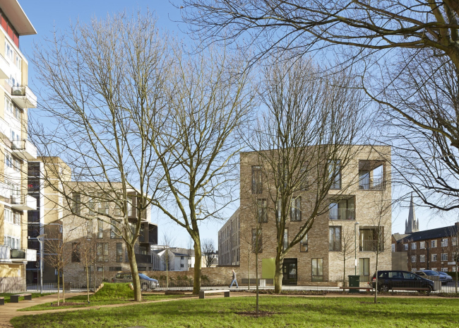 ����� �������� Ely Court � Paul Riddle