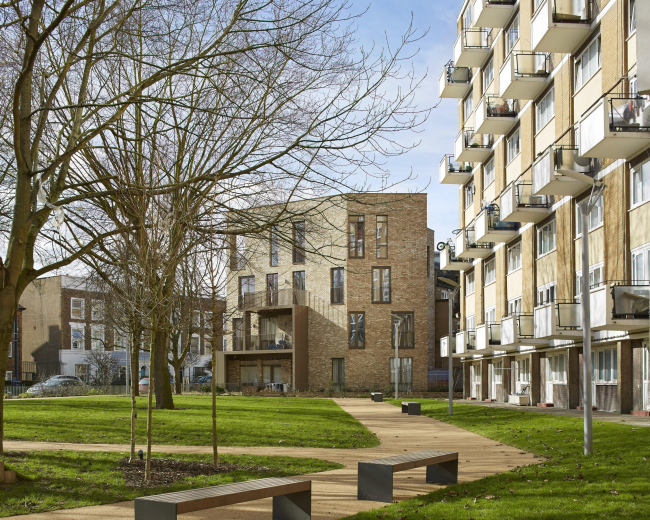 ����� �������� Ely Court � Paul Riddle