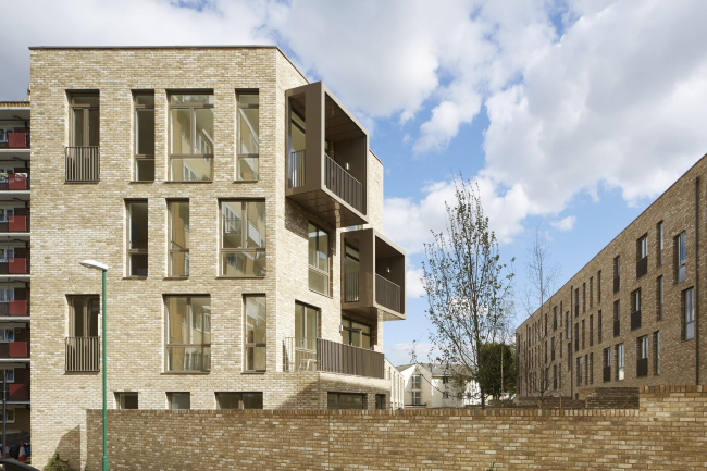 ����� �������� Ely Court � Paul Riddle