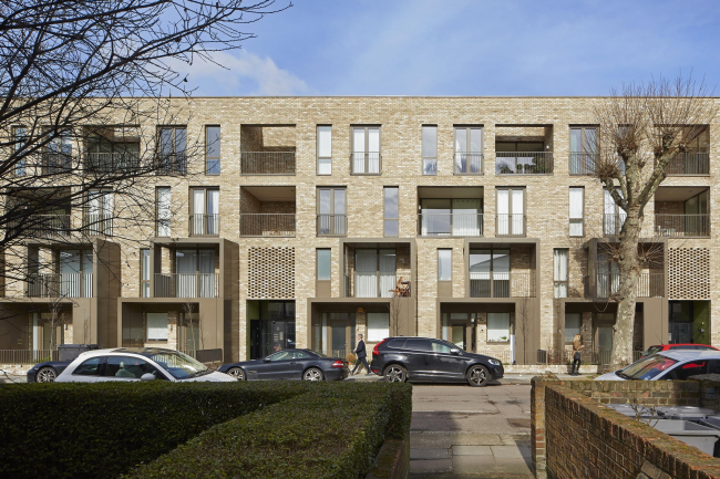 ����� �������� Ely Court � Paul Riddle