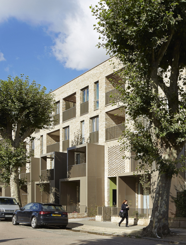 ����� �������� Ely Court � Paul Riddle