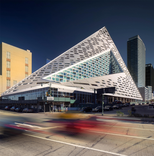 ����� �������� VIA 57 West � Nic Lehoux