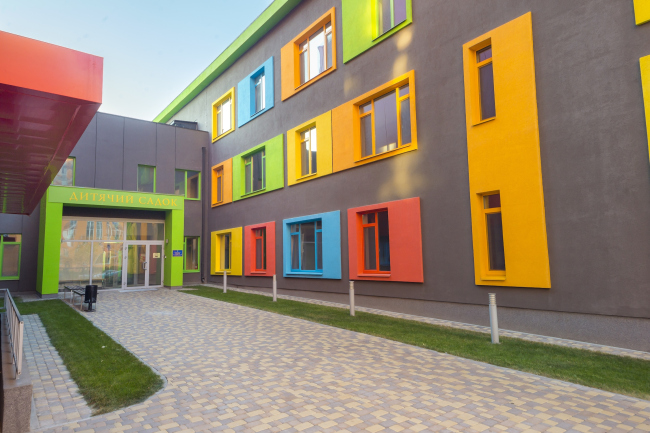 The kindergarten and the junior high school on the territory of "Comfort Town" residential area. The kindergarten unit. Construction, 2014  Archimatika