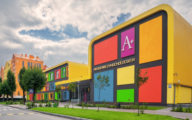 Академия современного образования на территории жилого квартала «Комфорт-таун». Постройка, 2014 © Архиматика