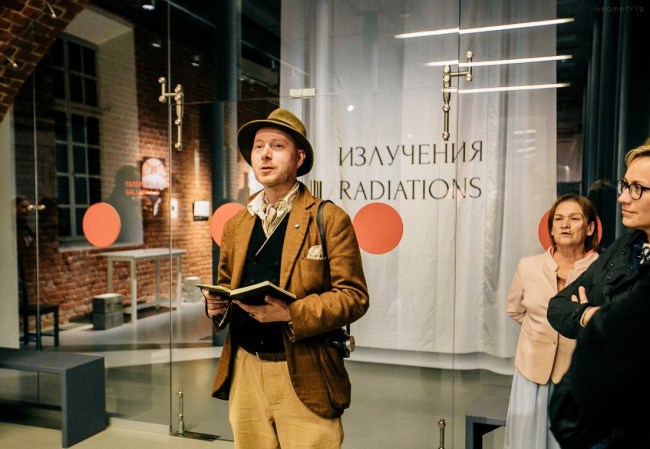 Фестиваль «Вазари» в Нижнем Новгороде. Открытие выставки «Излучения». На фото: Кирилл Асс. Фотография © Иван Волков, Geometria.ru Фестиваль «Вазари» в Нижнем Новгороде. Открытие выставки «Излучения». На фото: Кирилл Асс. Фотография © Иван Волков, Geometria.ru