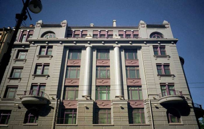 A residential building on the Kamennoostrovsky Avenue. Construction, 2000  Evgeny Gerasimov and Partners