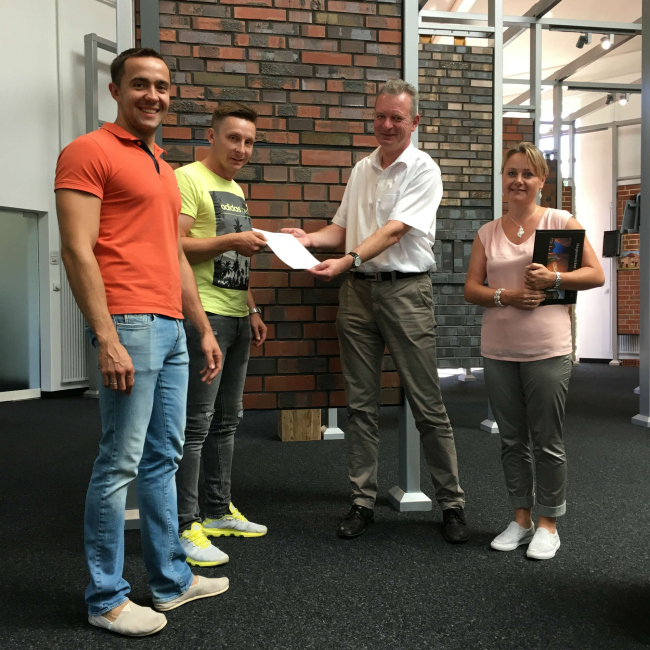 Владелец компании Hagemeister – Кристиан Хагемейстер, директор по продажам в России Анастасия Ландграф, исполнительный директор ООО СанлайтХаус – Гизатулллин Аллан Наильевич, коммерческий директор ООО СанлайтХаус – Красноперов Дмитрий Александрович. Фотография предоставлена АО «Фирма «КИРИЛЛ» Владелец компании Hagemeister – Кристиан Хагемейстер, директор по продажам в России Анастасия Ландграф, исполнительный директор ООО СанлайтХаус – Гизатулллин Аллан Наильевич, коммерческий директор ООО СанлайтХаус – Красноперов Дмитрий Александрович. Фотография предоставлена АО «Фирма «КИРИЛЛ»