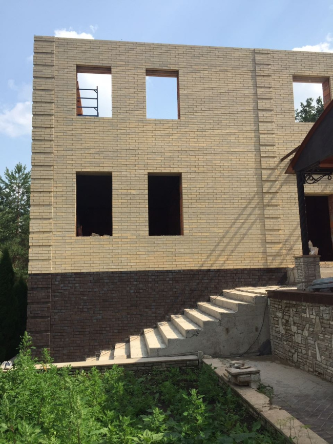 ������������� ���� � ����������. ��������: ������-����� ���������� ������ NEUSS ������ ARF (250x85x65 ��), �����-���������� ���������� ������ LIVERPOOL ������ ARF (250x85x65 ��). ���������� ������������� �� ������ ������˻