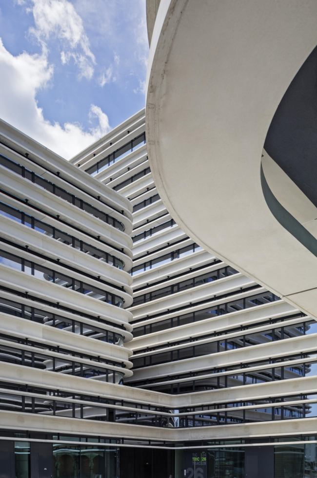 ������� �������� Tic Tric Trac. ����: Arch Photo, Inc. � baumschlager eberle