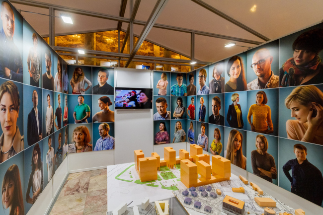 The inauguration of the exhibition for the 25th anniversary of "Eugene Gerasimov and Partners". Saint Petersburg, 11.10.2016. Photo � Ivan Kostin