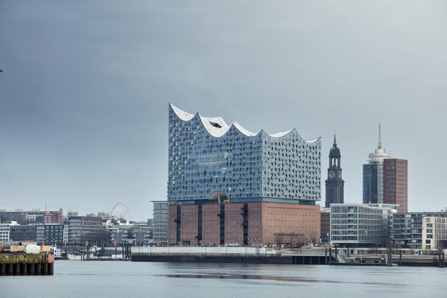 Здание Гамбургской филармонии Elbphilarmonie. Фото © Maxim Schulz