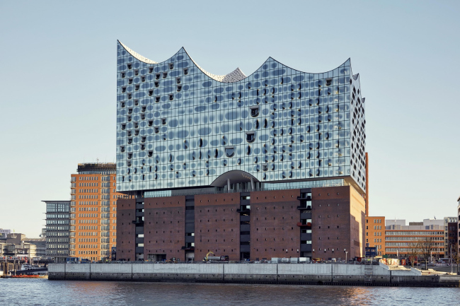 Здание Гамбургской филармонии Elbphilarmonie. Фотография © Maxim Schulz