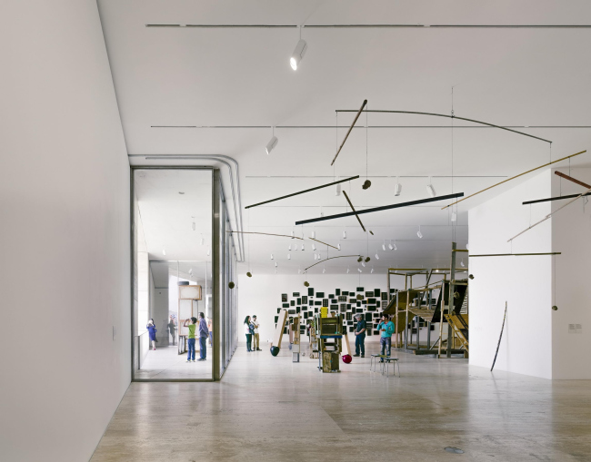 ����� Jumex � ������ � Simon Menges