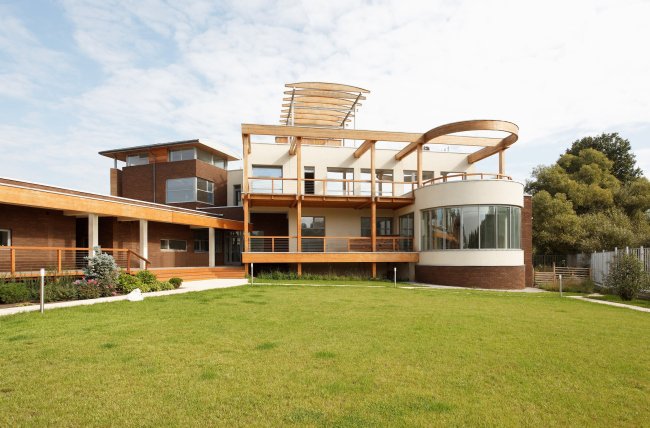 ������� ����� ��� �Julia House�. ������������� ���������� ������ ���������. ����������, 2014. ���������� � ������� ������ 