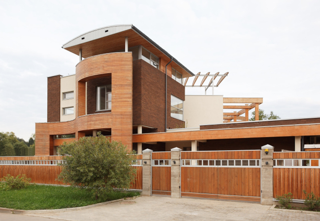 ������� ����� ��� �Julia House�. ������������� ���������� ������ ���������. ����������, 2014. ���������� � ������� ������ 