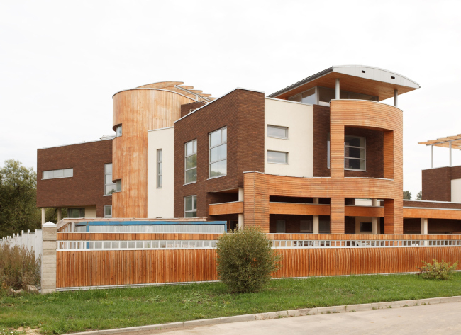 ������� ����� ��� �Julia House�. ������������� ���������� ������ ���������. ����������, 2014. ���������� � ������� ������ 