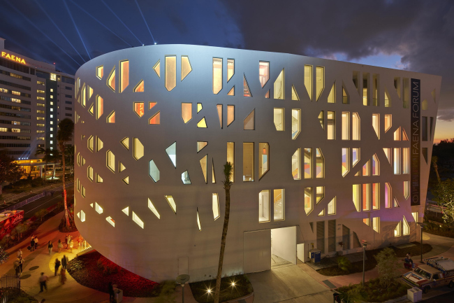 �������� Faena District. ���-����� Faena Forum � Bruce Damonte