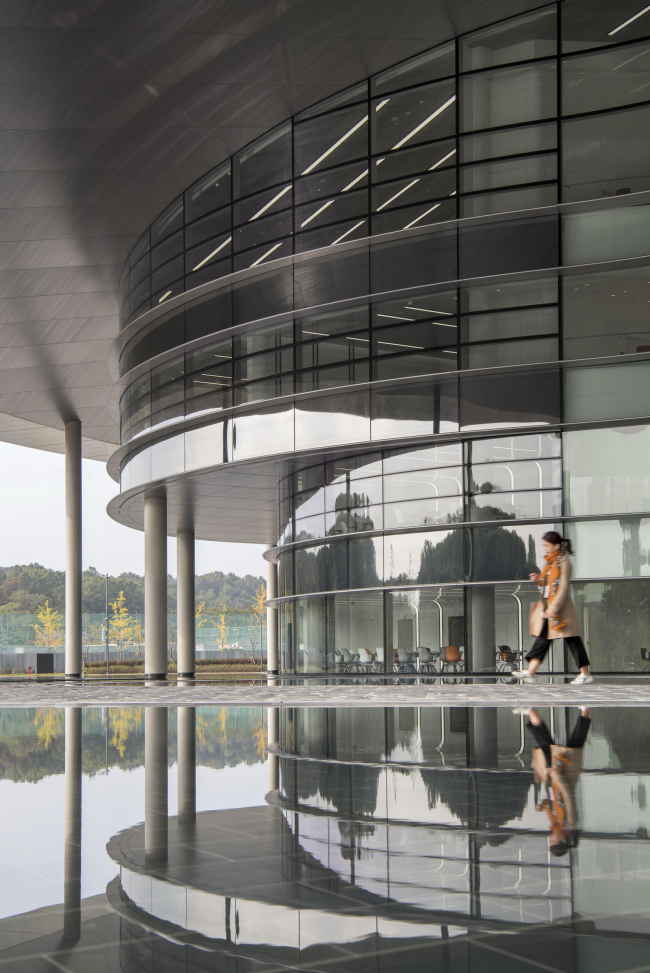 ����������������� ����� Hankook Technodome � Nigel Young / Foster + Partners