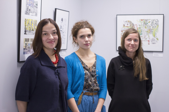 Ekaterina Shalina (curator), Elena Sadkovskaya, Galina Shashkina at the inauguration of the exhibition "Architects Drawing Life" // "Rules of Communication", 2016