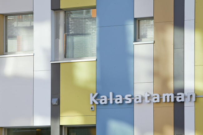 Образовательный центр в районе Каласатама © Studio Hans Koistinen