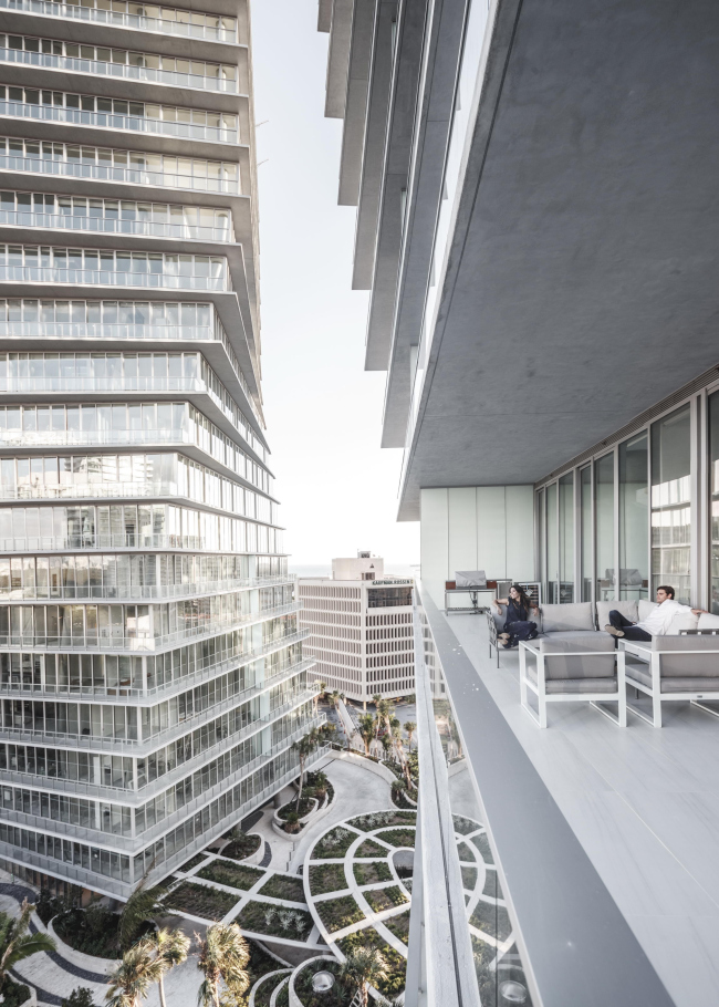 ����� �������� The Grove at Grand Bay � Rasmus Hjortshøj