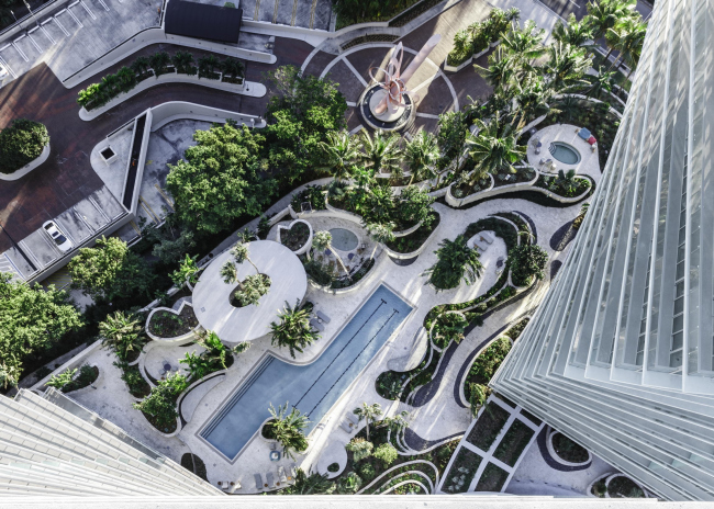 ����� �������� The Grove at Grand Bay � Rasmus Hjortshøj