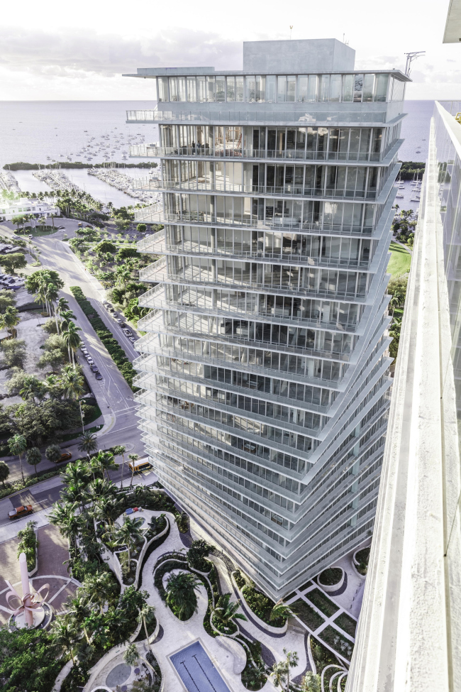 ����� �������� The Grove at Grand Bay � Rasmus Hjortshøj