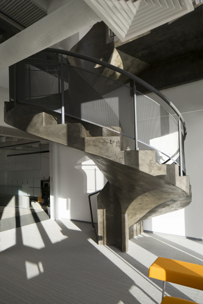 Office of Orange Business Services in the Mercury Tower. Implementation, 2016 � T+T Architects