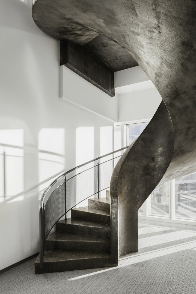 Office of Orange Business Services in the Mercury Tower. Implementation, 2016 � T+T Architects