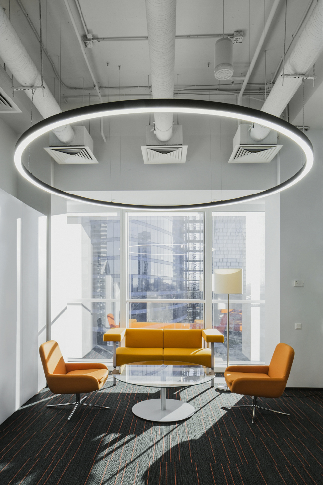 Office of Orange Business Services in the Mercury Tower. Implementation, 2016  T+T Architects