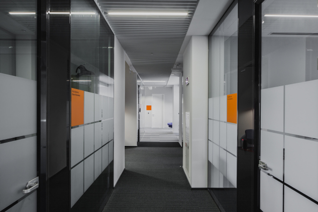 Office of Orange Business Services in the Mercury Tower. Implementation, 2016  T+T Architects