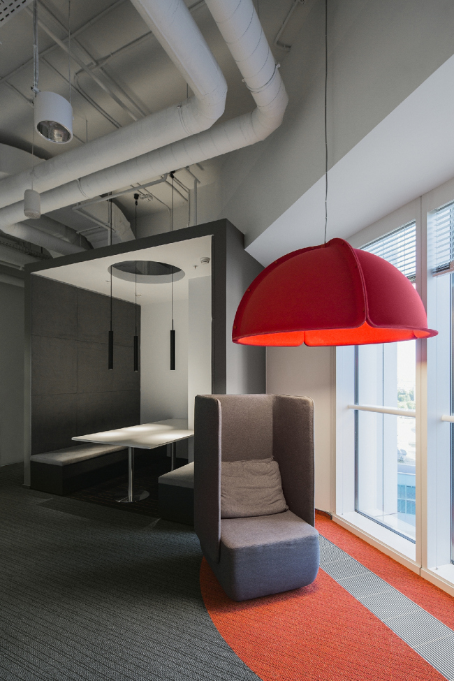 Office of Orange Business Services in the Mercury Tower. Implementation, 2016  T+T Architects