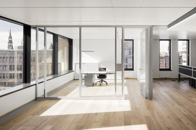 ����-�������� �������� Gebr. Heinemann � ����� ������ � Marcus Bredt