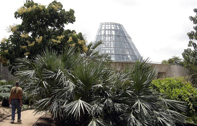 Консерватория Lucille Halsell в ботаническом саду Сан-Антонио, 1982-1988. Фото: Zereshk via Wikimedia Commons. Лицензия GNU Free Documentation License, Version 1.2