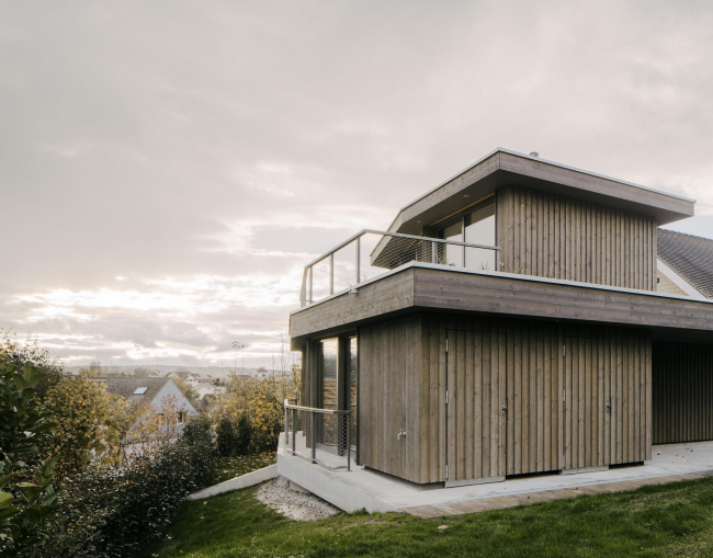   House M  Simon Menges