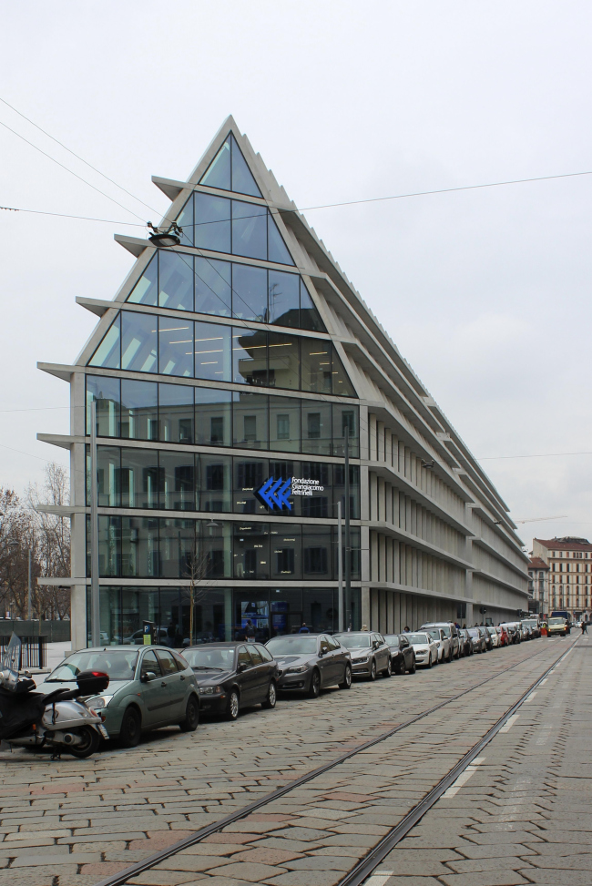  Feltrinelli Porta Volta  	Milica Alempic