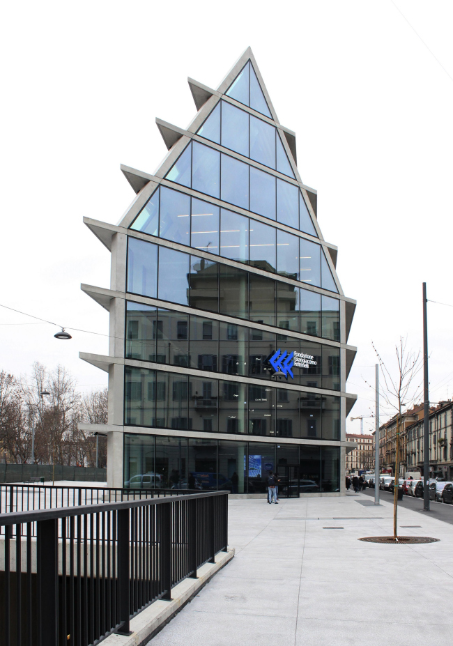 �������� Feltrinelli Porta Volta � 	Milica Alempic