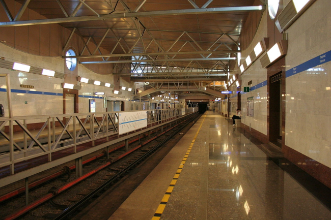 Станция метро «Парнас»